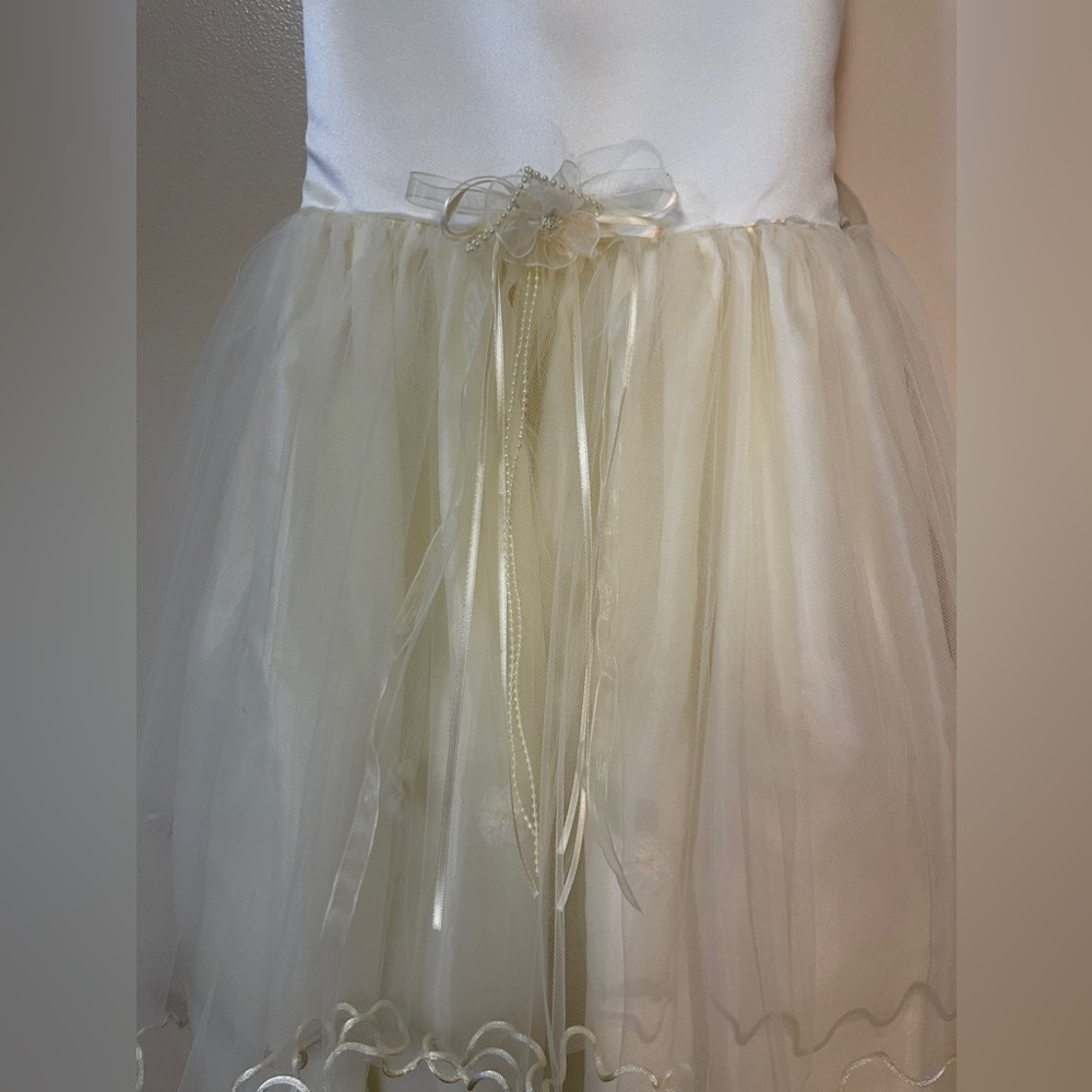 Flower Girl Dress Wedding Formal Ivory Size 4 Excellent Condition! - Picture 3 of 9